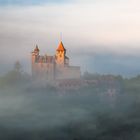 Pfalz - die ersten Sonnenstrahlen auf der Burg