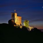 Pfalz - Komet Neowise über der Burg Trifels