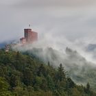 Pfalz - mystischer Morgen an der Burg Trifels 