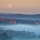 Pfalz - Narrenmond über dem Dahner Felsenland