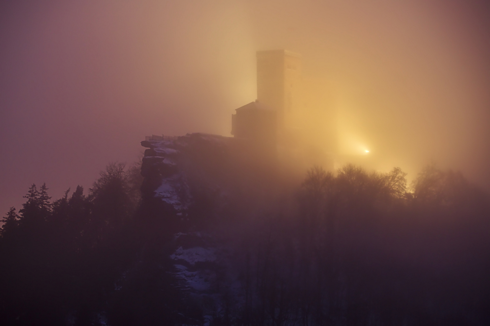 Pfalz - Wetterkapriolen am Trifels