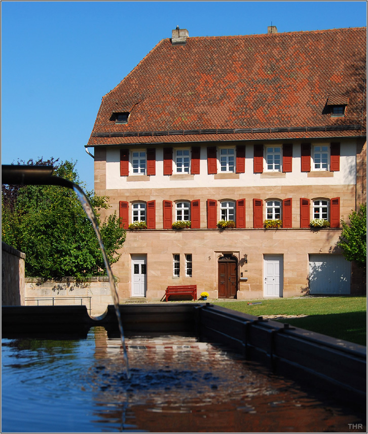 Pfarrhaus am Brunnen vor der Burg