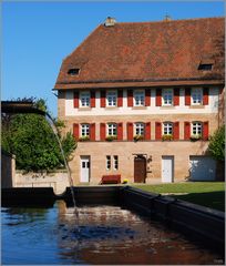 Pfarrhaus am Brunnen vor der Burg