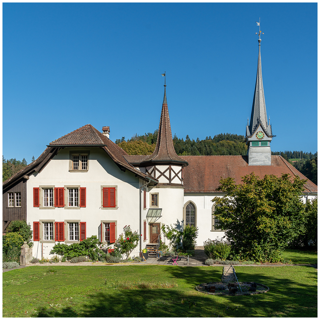 Pfarrhaus und Kirche