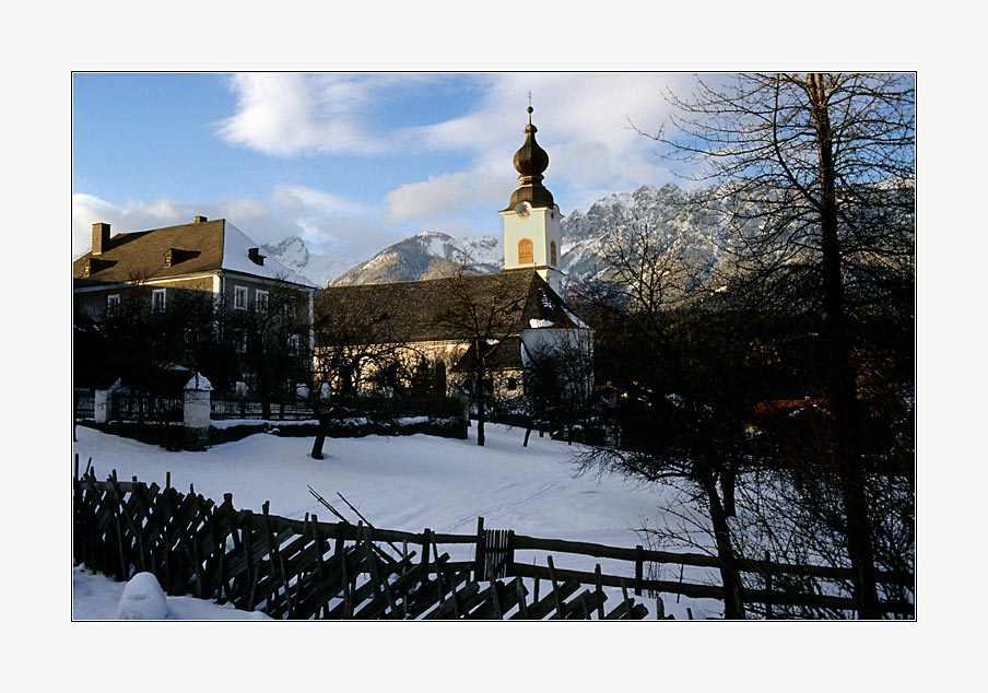 Pfarrkirche Haus mit Pfarrhaus - Winter