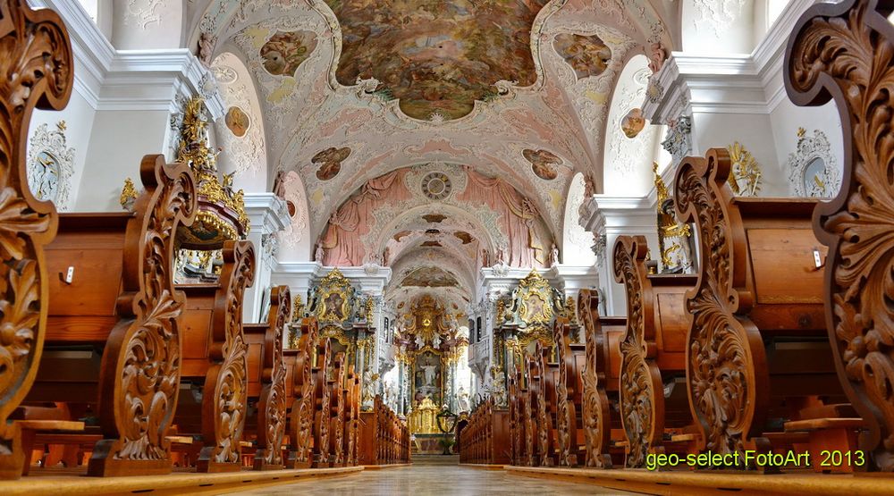 Pfarrkirche in Cham, Gestühl und Altarraum