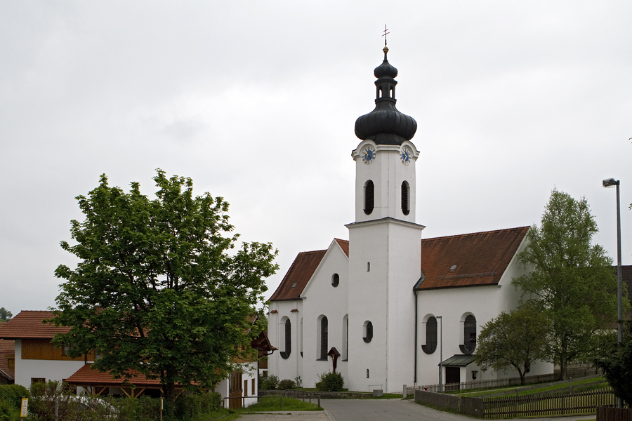 Pfarrkirche in Rieden - Außen