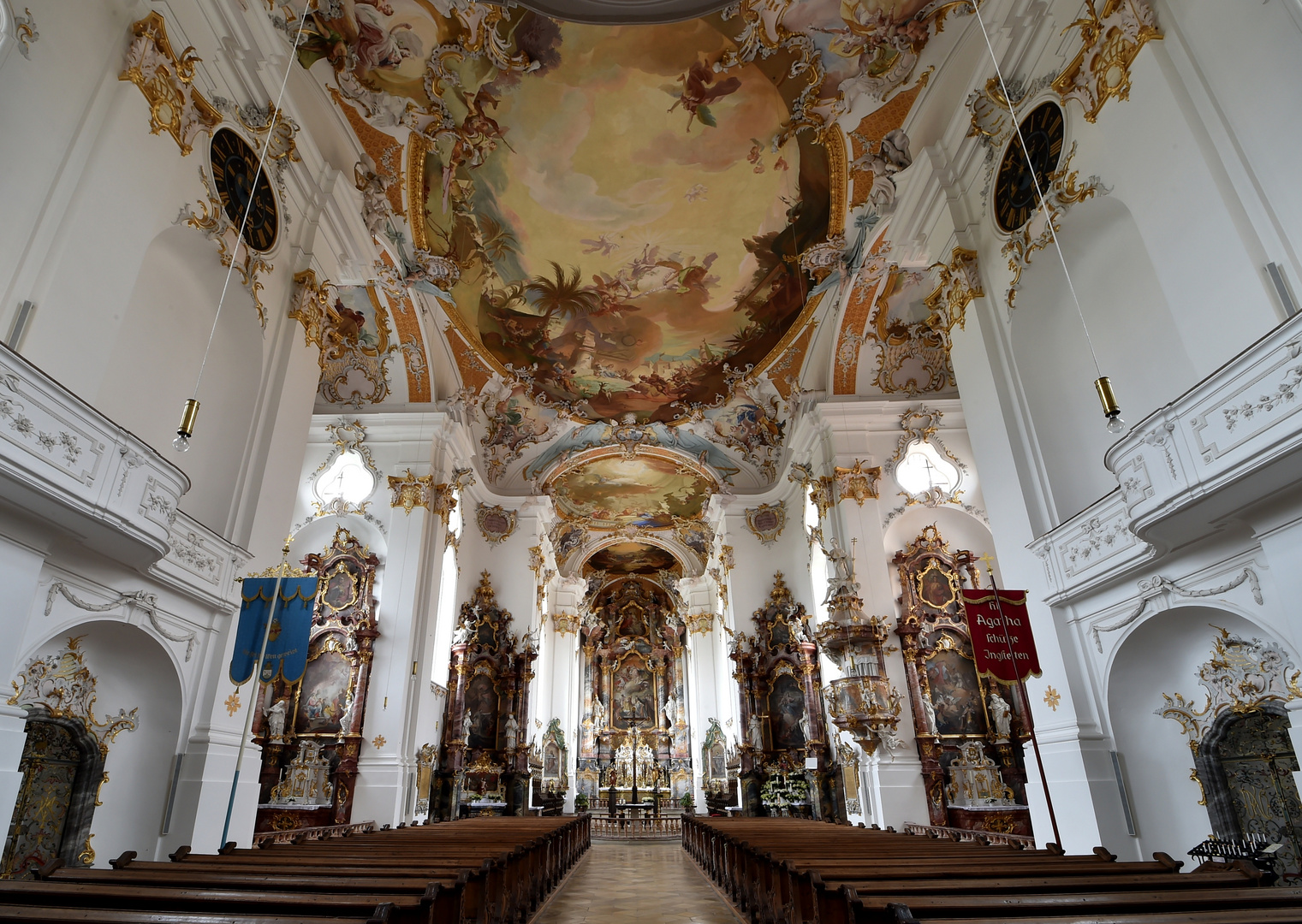 Pfarrkirche Mariä Himmelfahrt Kloster Roggenburg Blick zum Chor