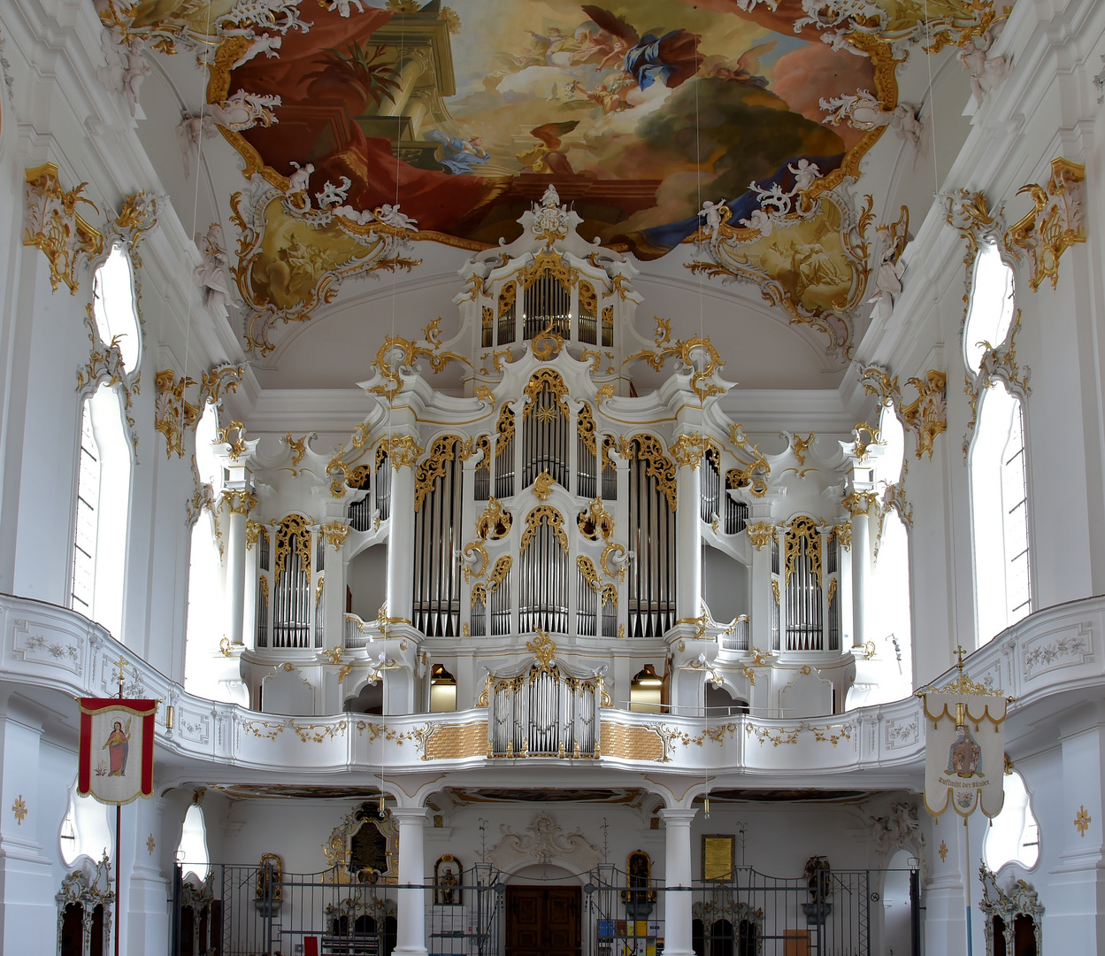 Pfarrkirche Mariä Himmelfahrt Kloster Roggenburg Blick zur Orgel