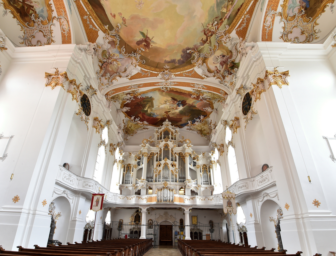 Pfarrkirche Mariä Himmelfahrt Kloster Roggenburg Blick zur Orgel