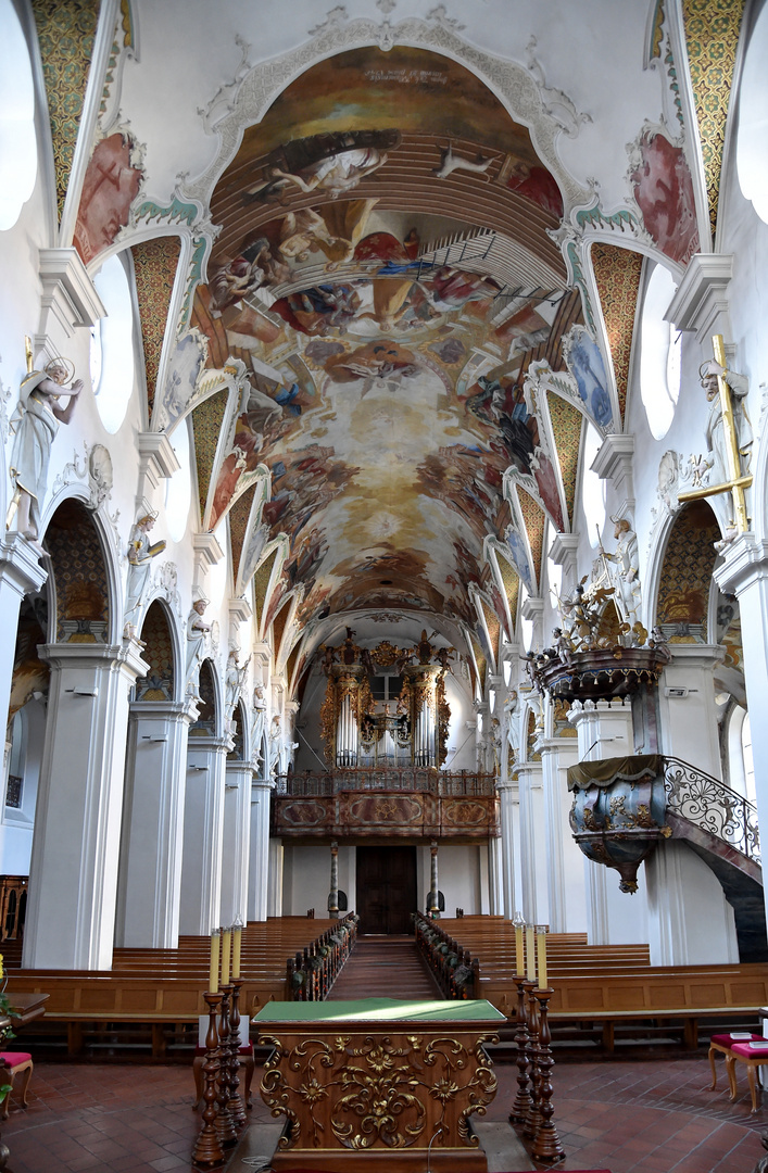 Pfarrkirche St. Magnus Blick durch das Mittelschiff