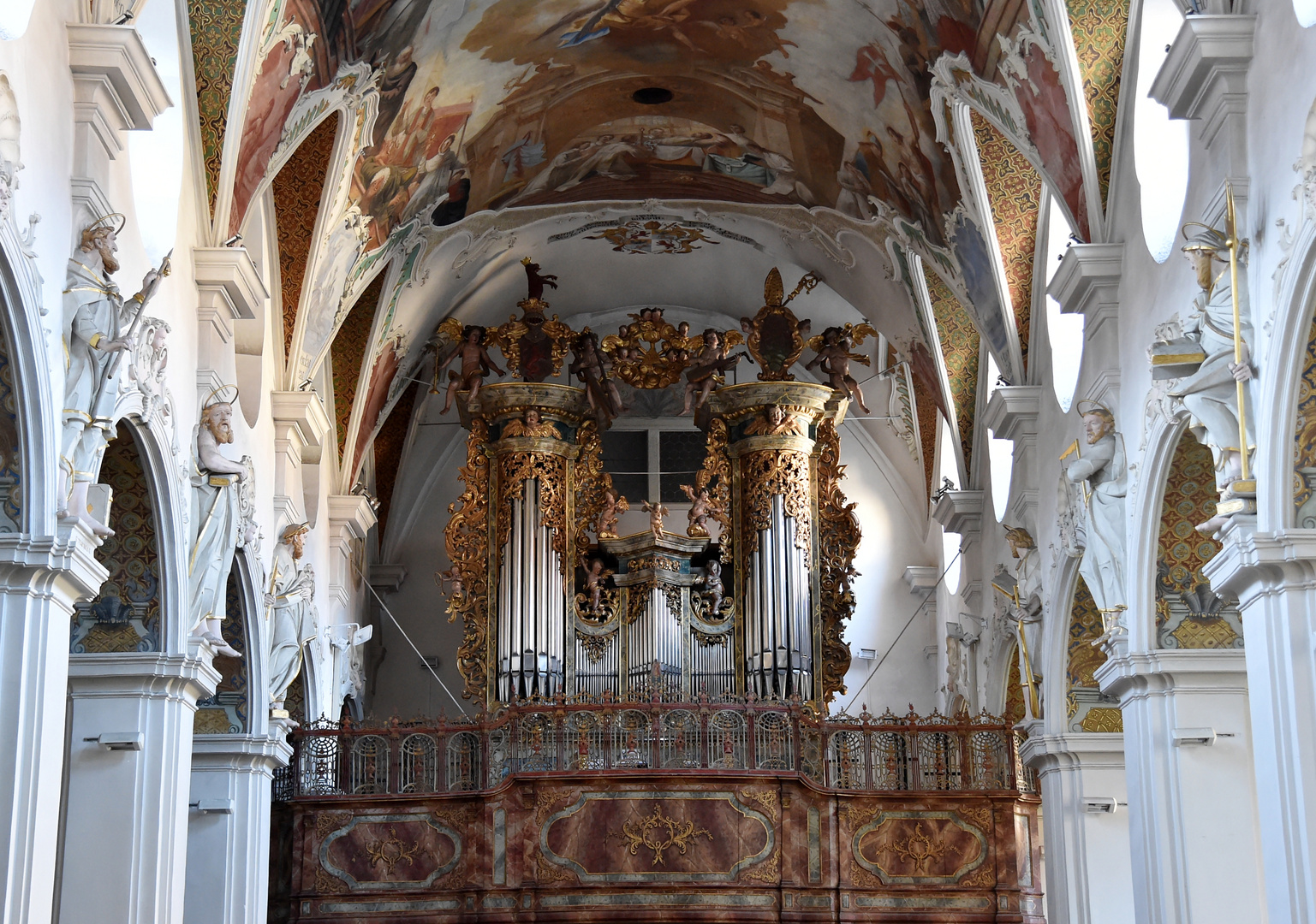 Pfarrkirche St. Magnus Blick zur Orgel