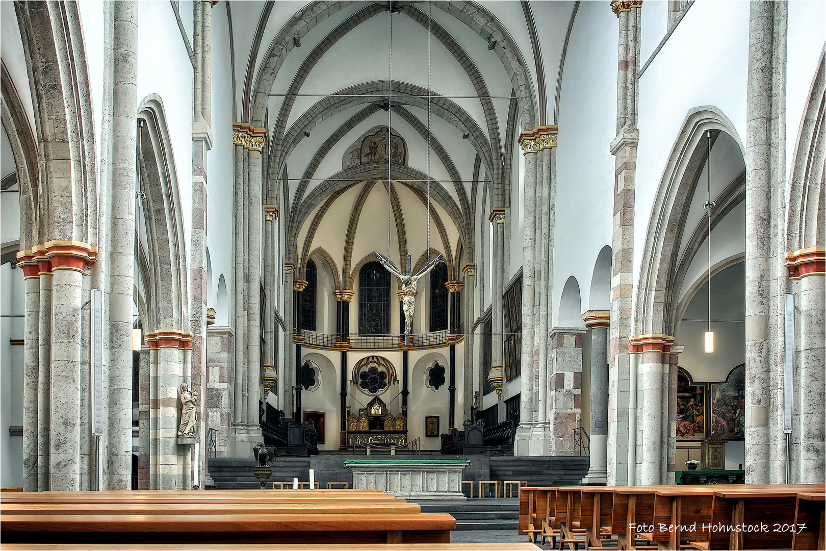 Pfarrkirche St. Severin ist eine der zwölf romanischen Basiliken Kölns 