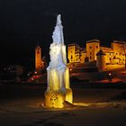 Pfarrkirche und Schloss Goldegg mit der Eispyramide