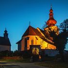 Pfarrkirche von Sankt Pangrazen in der Abenddämmerung