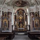 Pfarrkirche zum heiligen Michael Innen mit Altar