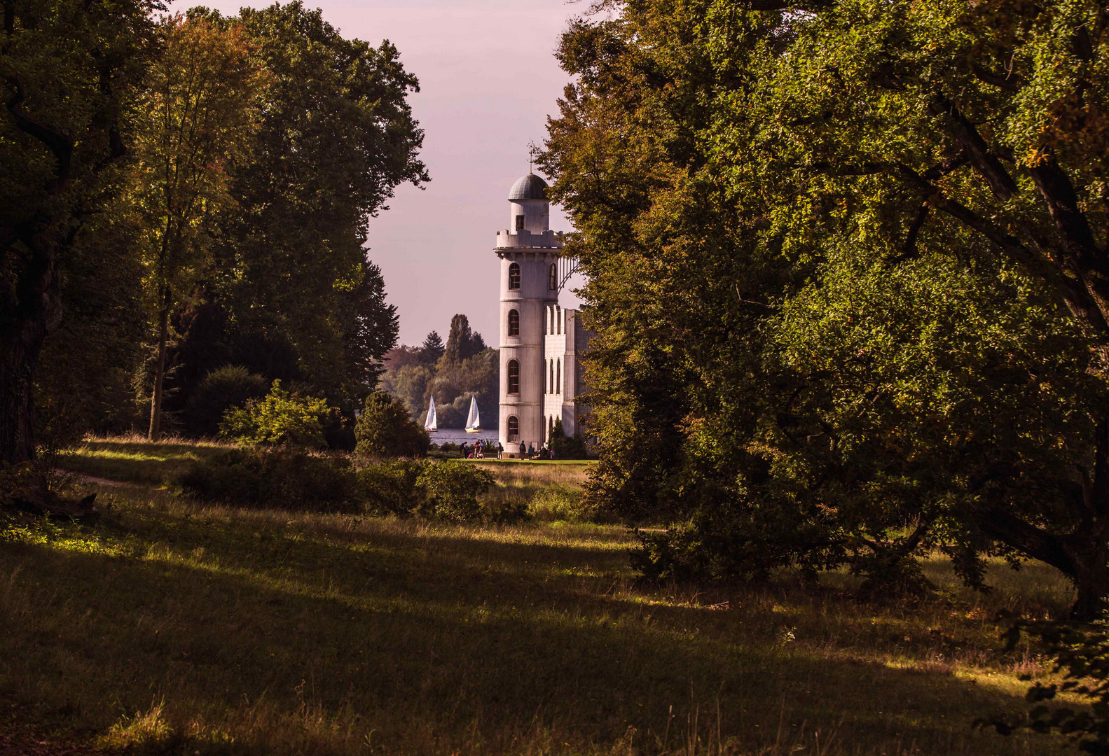 Pfauenschlößchen im Herbst