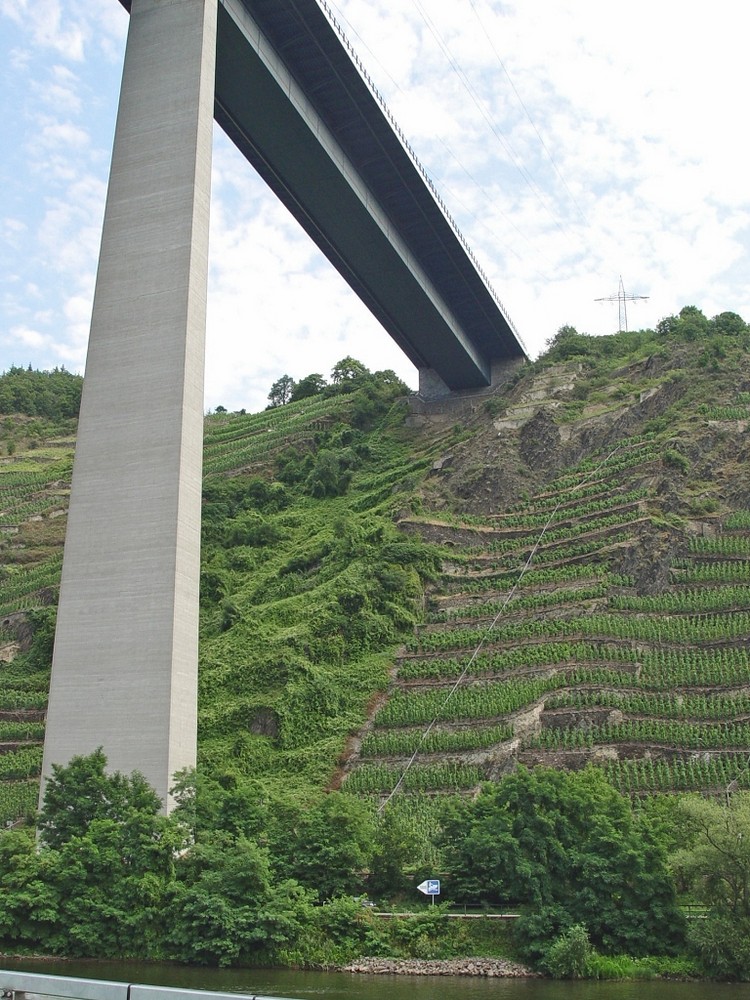 Pfeiler der AB-Brücke über die Mosel,