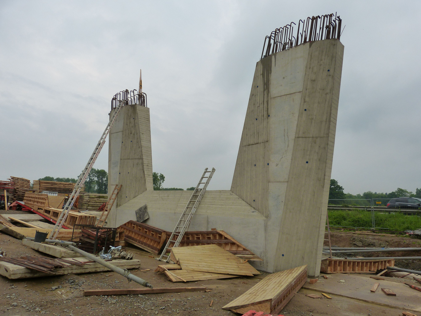 Pfeiler der Brücke zwischen den beiden Widerlagern