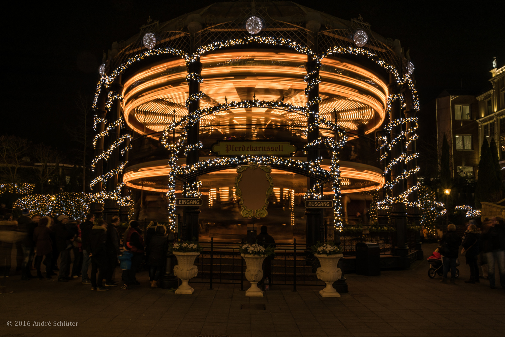 "Pferdekarussell" Lichtspuren in der Dunkelheit