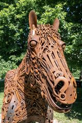 Pferdeskulptur aus Metall