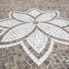 Pflastersteine auf einer kleinen Piazza im centro storico