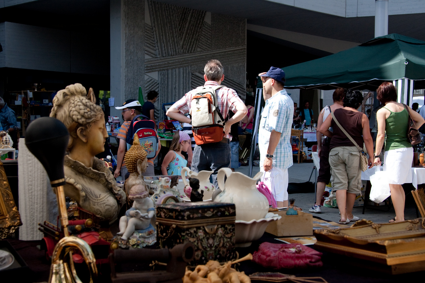 Pforzheimer Gruschtekmarkt-stille Beobachtung