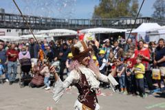 P_Frau _Seifenblasen_cr6-A0023_v6__v18aprili25