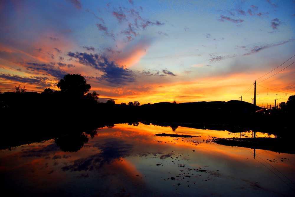 Pfütze im Sonnenuntergang