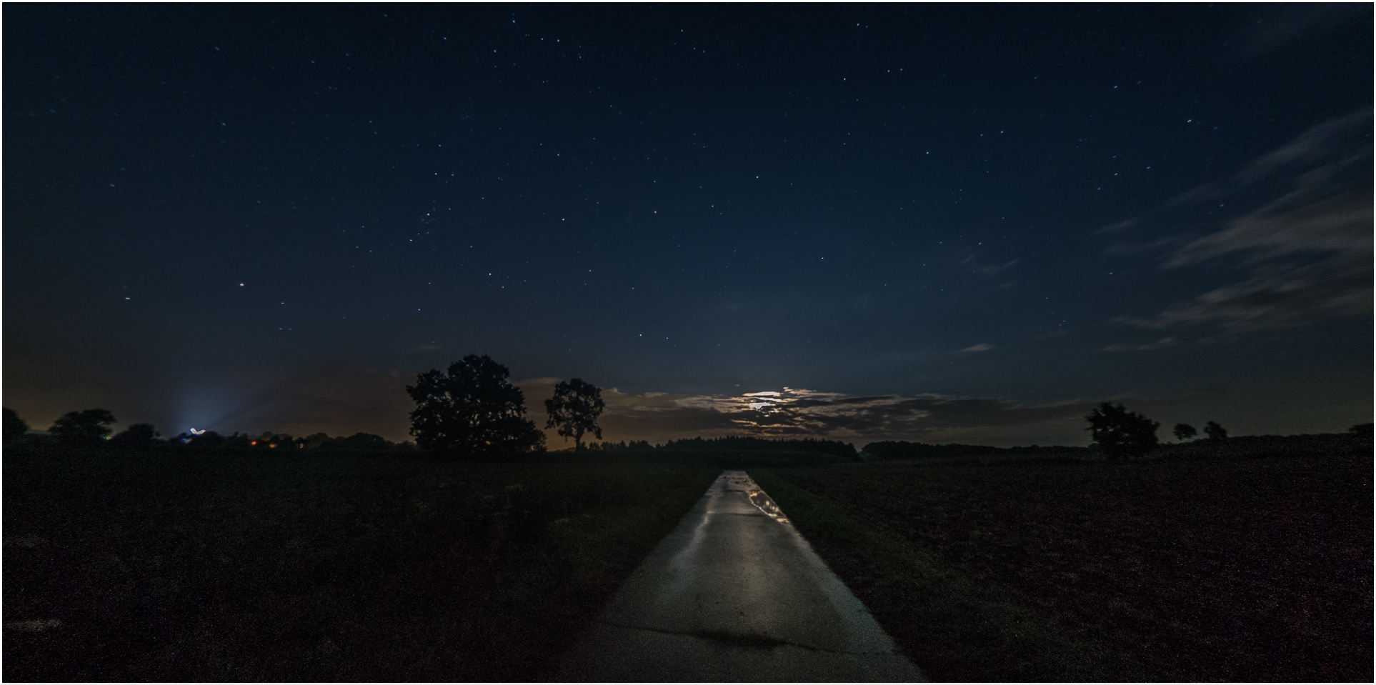 Pfütze und Mond...