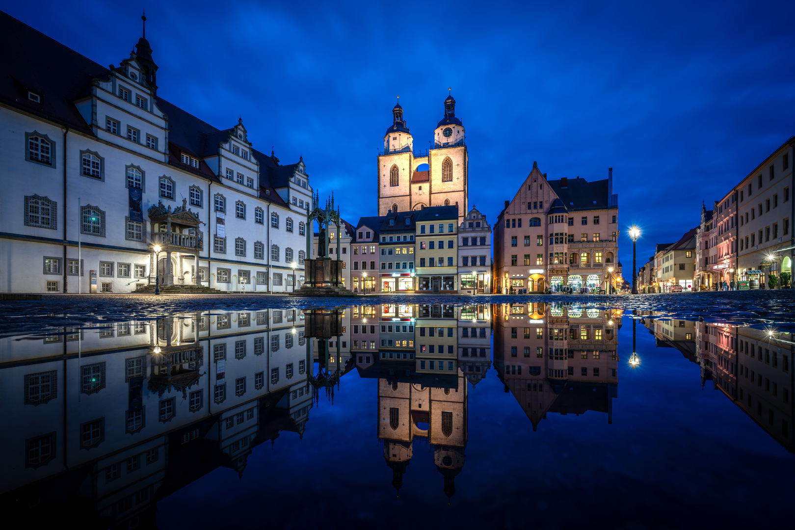 Pfützenfotografie - Marktplatz -Lutherstadt Wittenberg