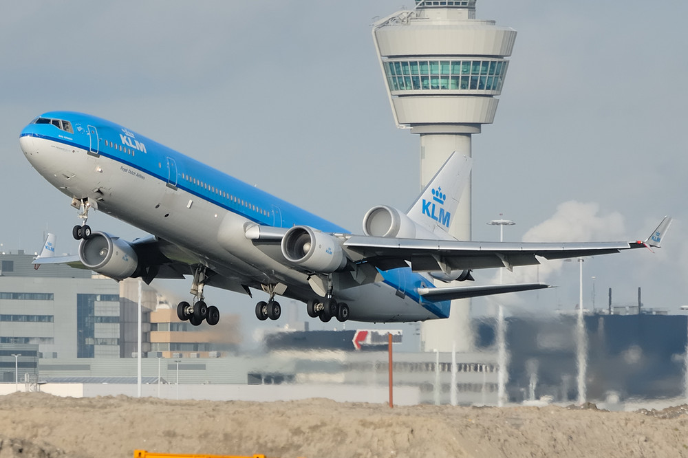 PH-KCA (McDonnell Douglas MD-11) beim takeoff von der berühmten "Kaagbaan" EHAM/AMS - 04.02.2008