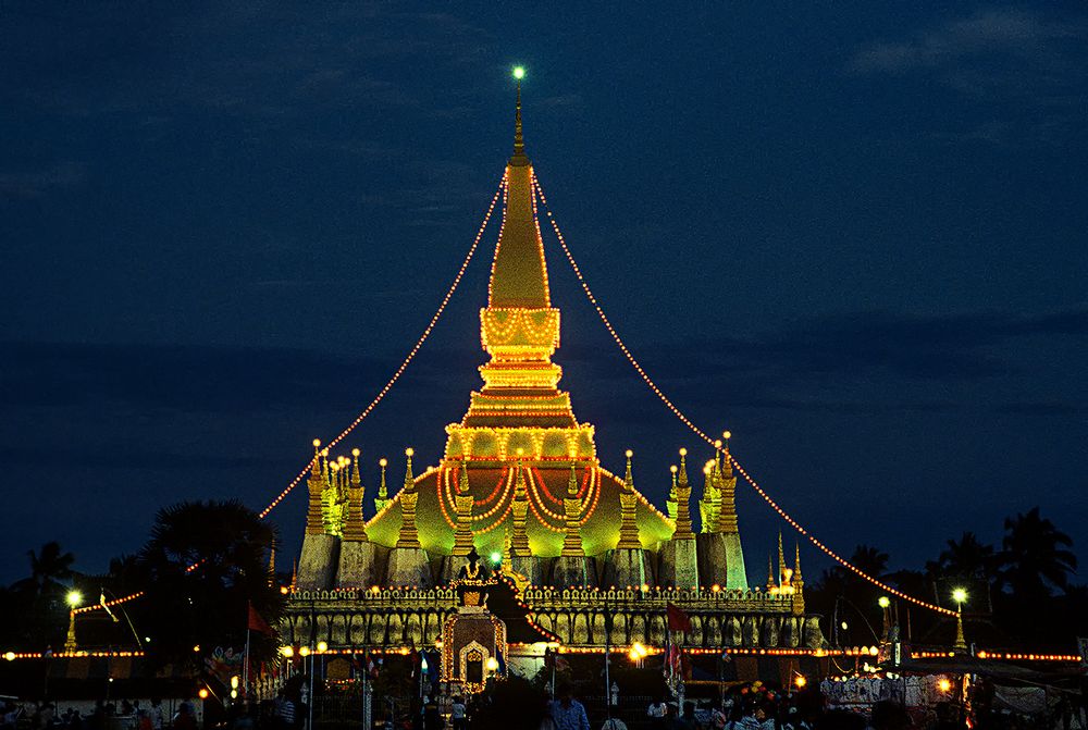 Pha That Luang bei Nacht