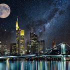 Phantasiehimmel über Frankfurt Skyline mit Sternenhimmel und Vollmond