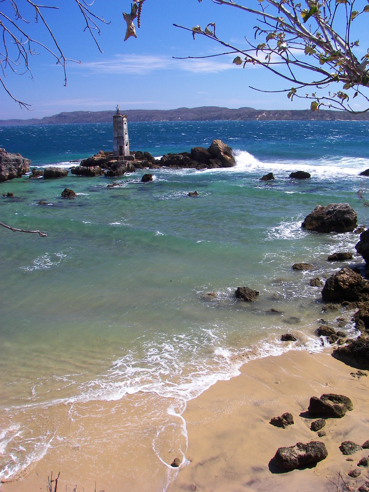 phare a l'entrée de la baie d 'antsiranana (diego-suarez)