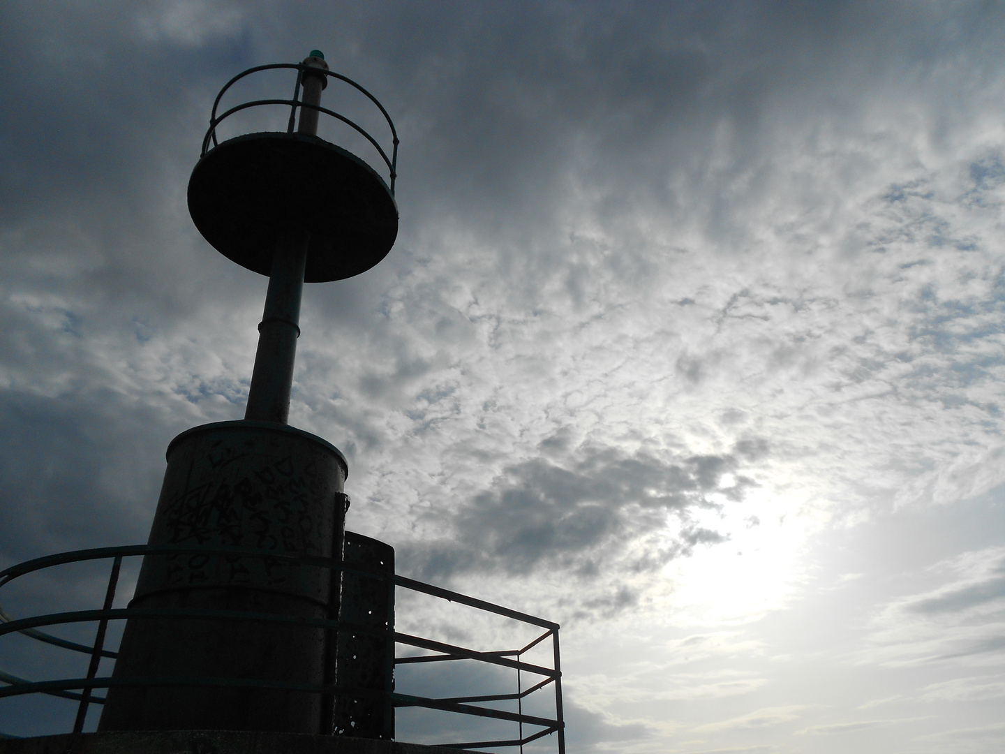 Phare dans le port de Giulianova en Italie