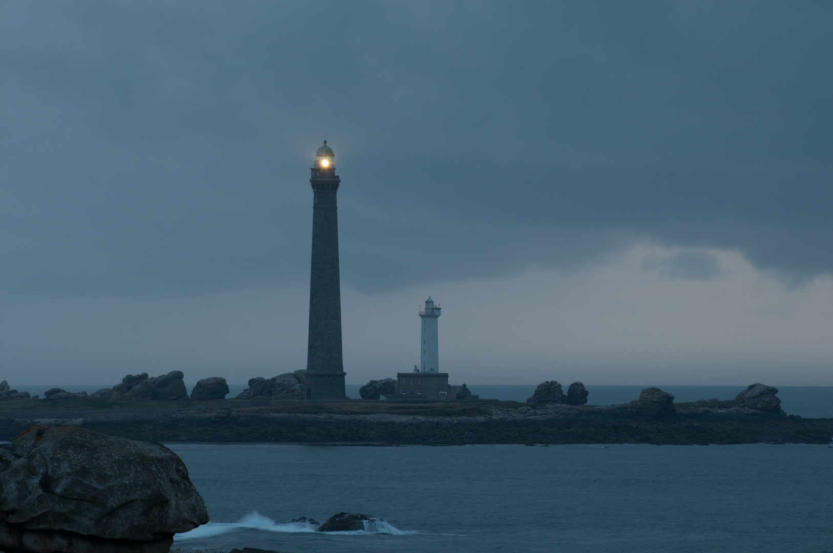 phare de la vierge am Abend