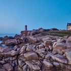 Phare de Mean Ruz en rose et bleu 