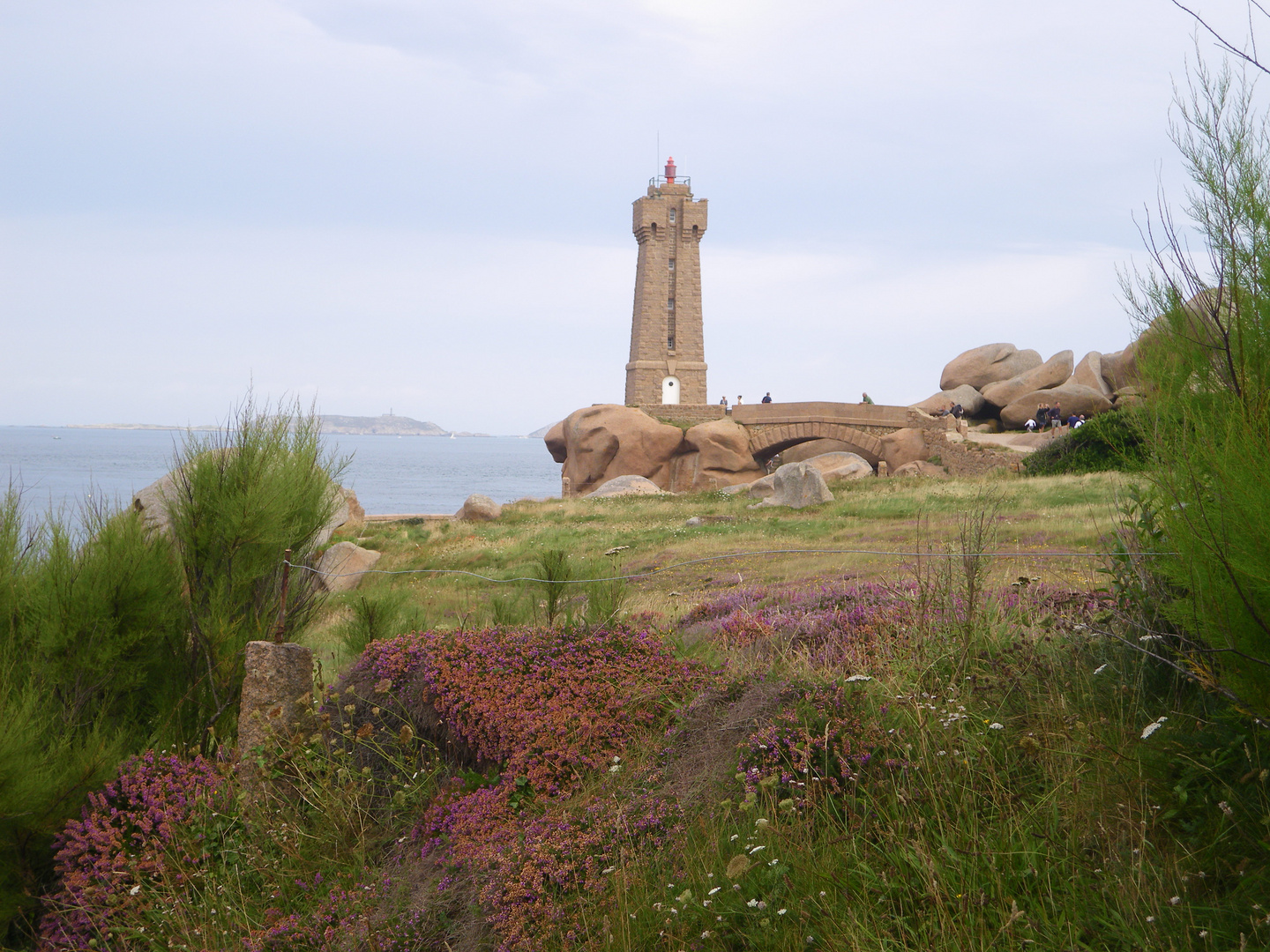 phare de Ploumanach en Bretagne !!