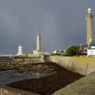 Phare d'eckmühl sur un fond gris  