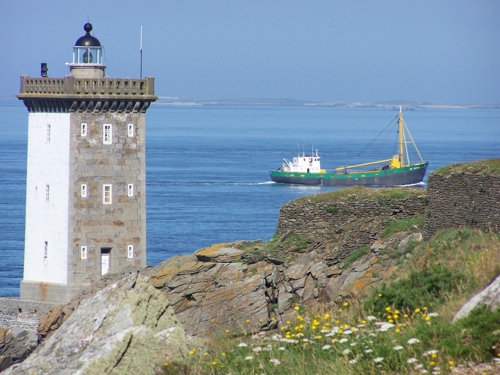 phare et bateau