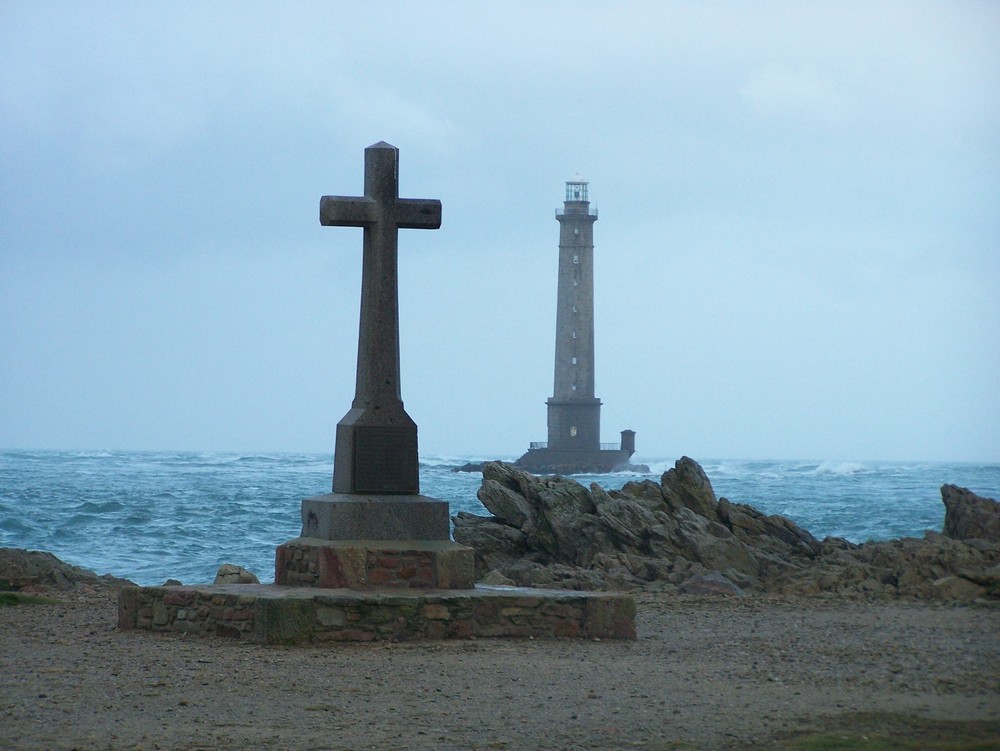 Phare et croix