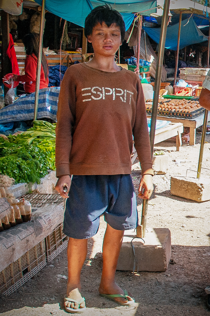 Phayvanh in the market of Xayaboury