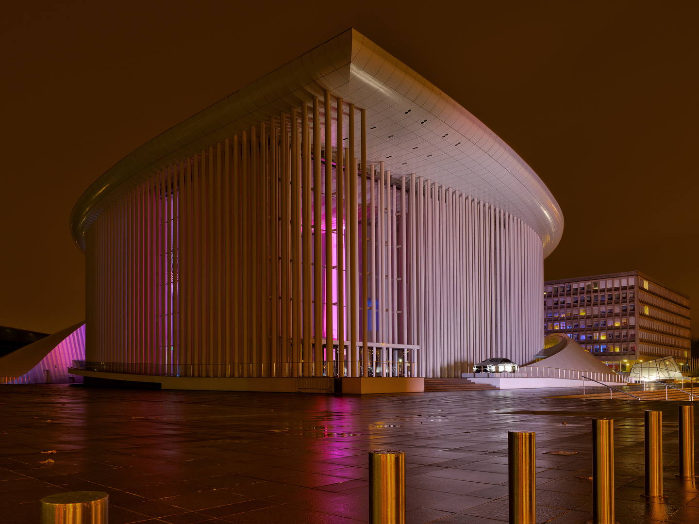 Philharmonie bei Nacht