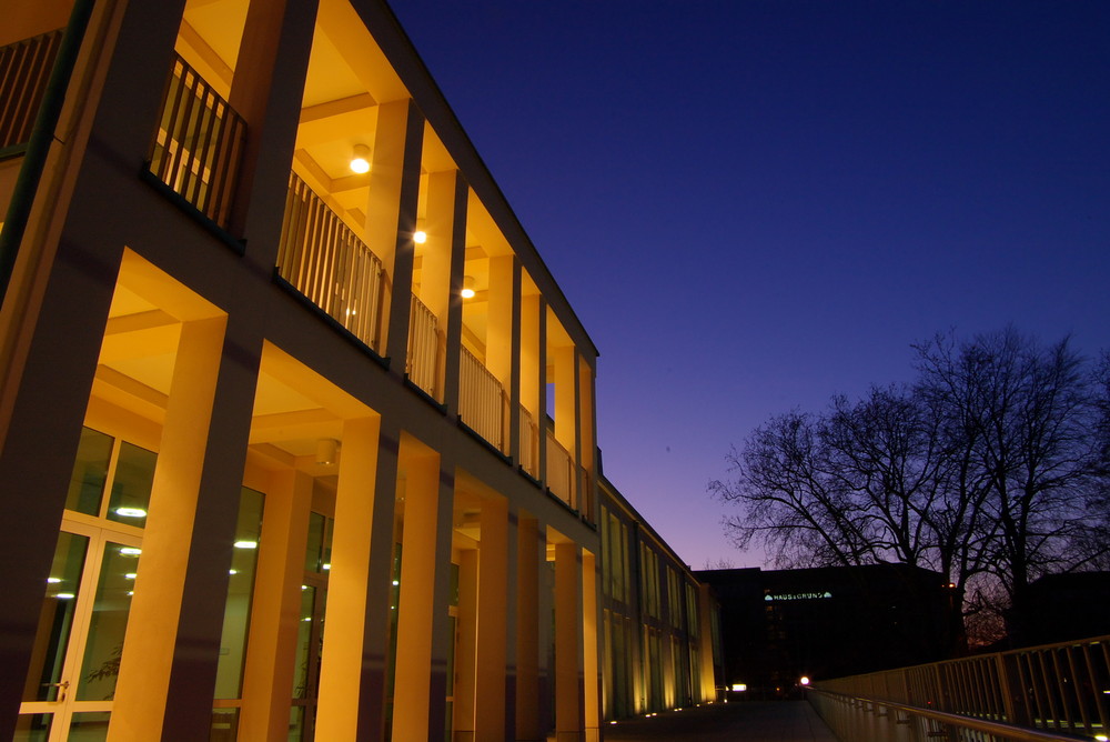 Philharmonie bei Nacht