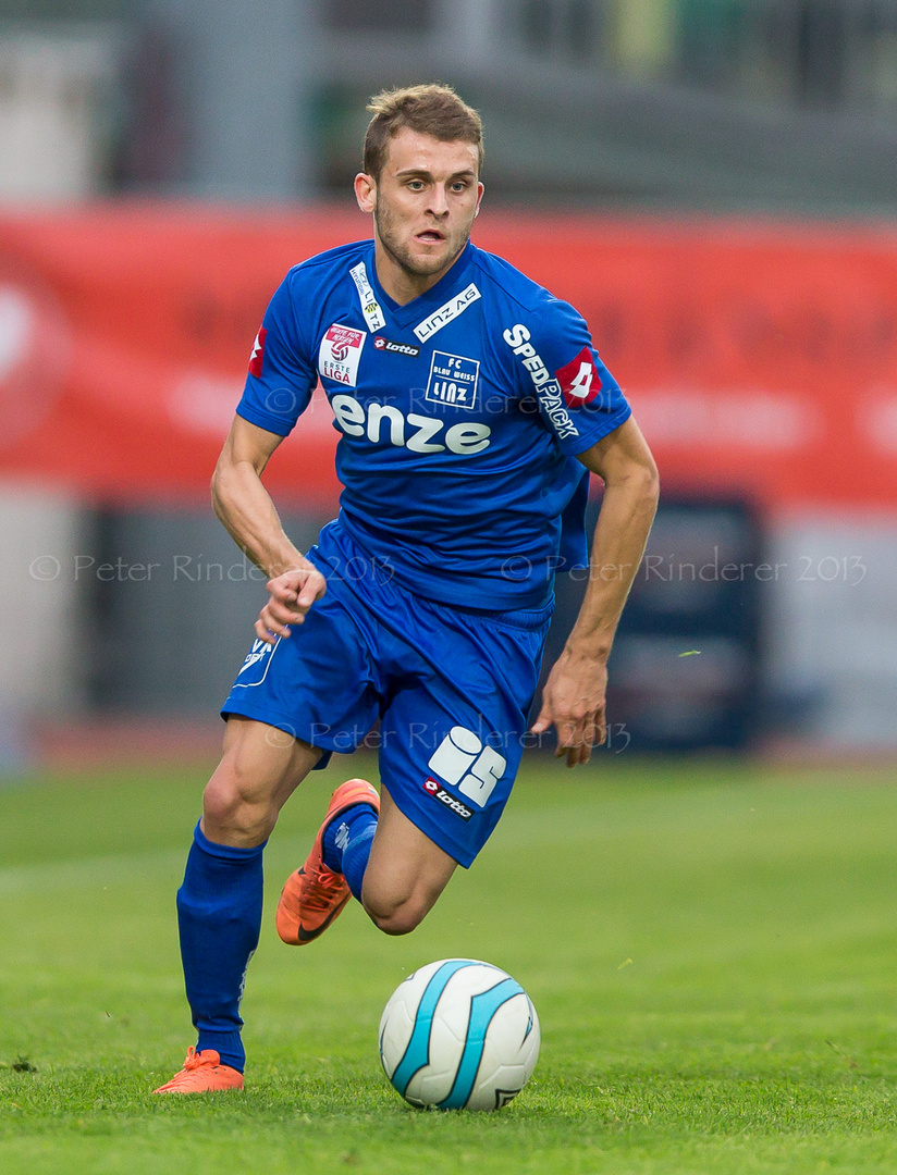 Philipp Huspek, (FC Blau Weiss Linz, #18)