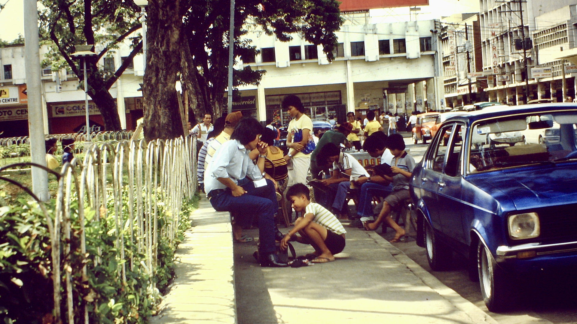 Philippinen (1984), Schuhputzer in Davao!