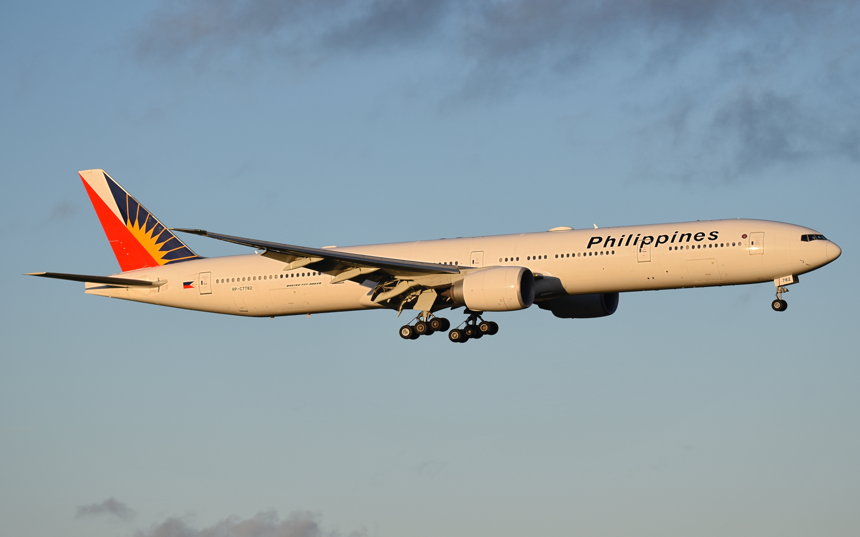 Philippines Airlines Boeing 777-300ER RP-C7782 