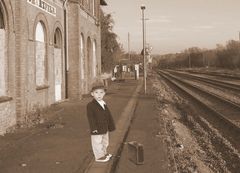 Phillipp wartet auch auf den Zug ....