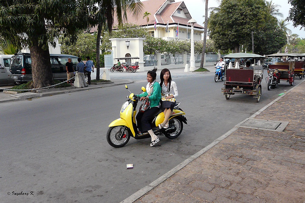 Phnom Penh - Motorroller sind besonders von Frauen begehrt